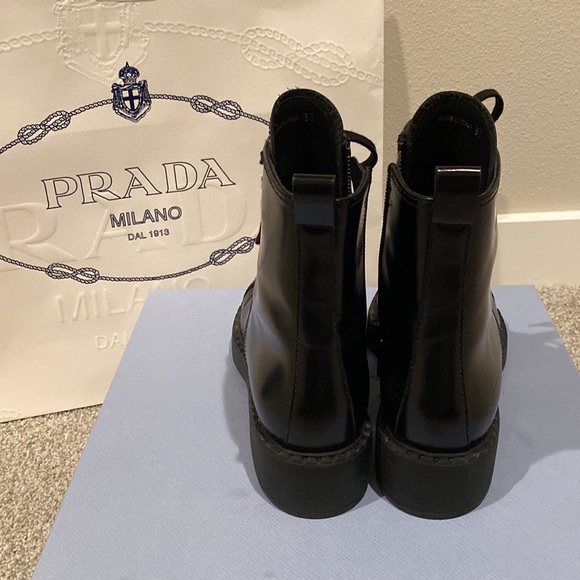 Authentic Prada calzarure Donna size 6.5 (EU 37)
lace-up ankle boots - Picture 5 of 10